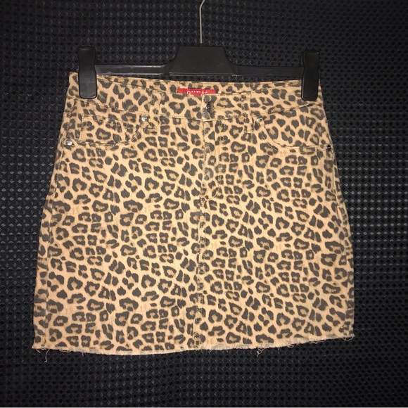 🖤🤎Guess Cheetah Mini Jean Skirt🤎🖤 - Picture 4 of 6